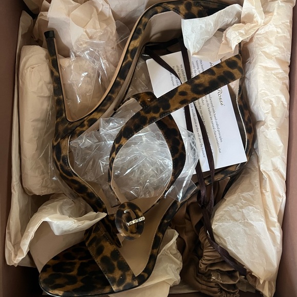 glamorous Cheetah/Leopard Print Gianvito Rossi size 39 only worn ONCE - Picture 2 of 9